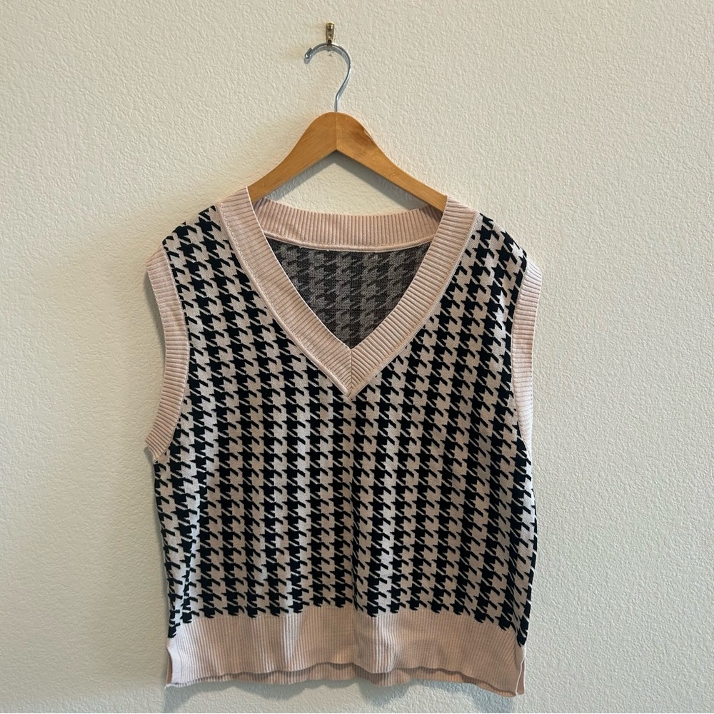 Houndstooth Sleeveless Vneck Sweater Vest